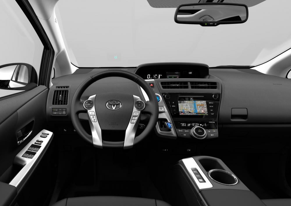  - Toyota Prius + 2015